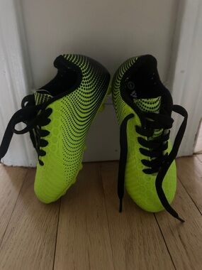 Youth High-Visibility Neon Yellow Soccer Sneakers with Black Accents